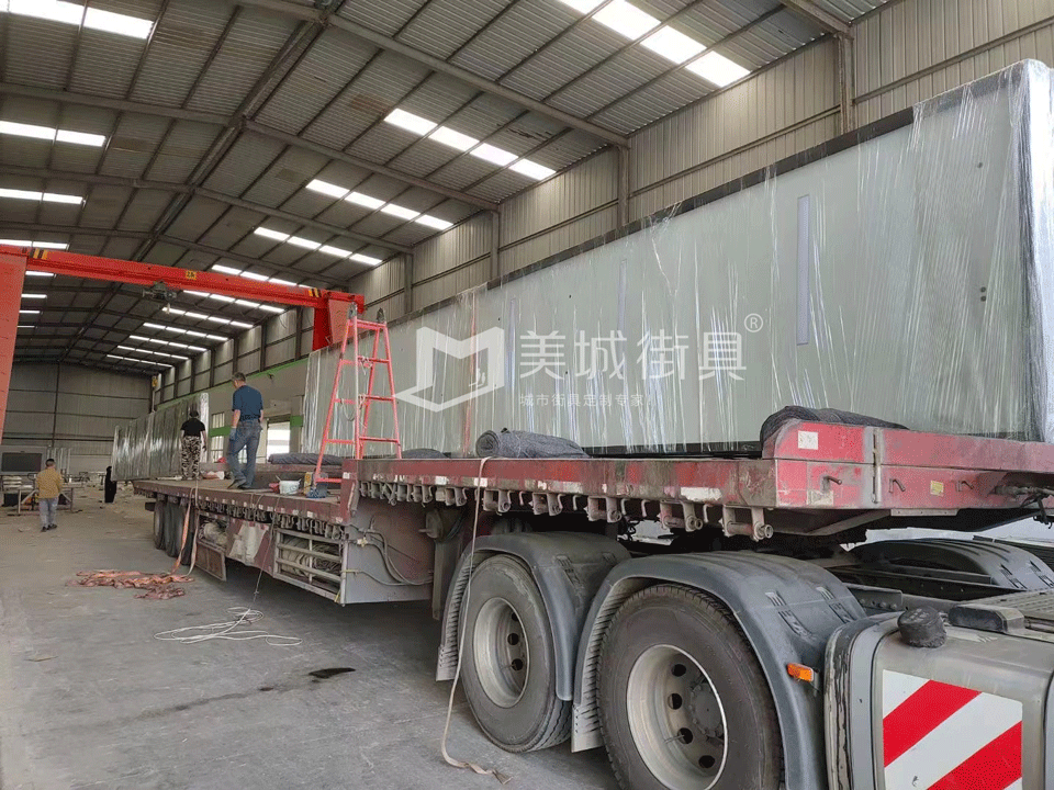 2022.9.21美城街具供應蘇州公交車候車亭發(fā)貨現場