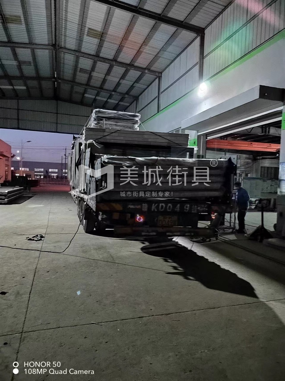 2022.10.18美城街具供應臺州第三、四車候車亭發(fā)貨記錄